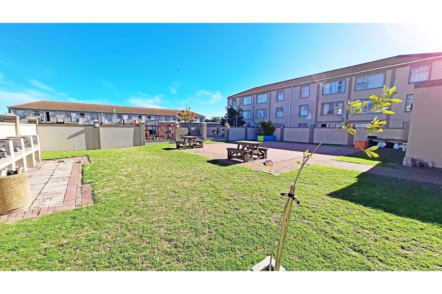2 Bedroom Property for Sale in Guldenland Western Cape